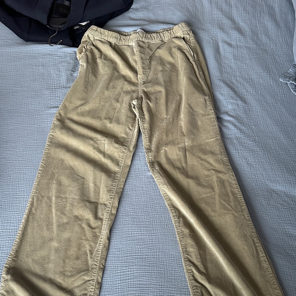 Zara Women’s green Corduroy Pants